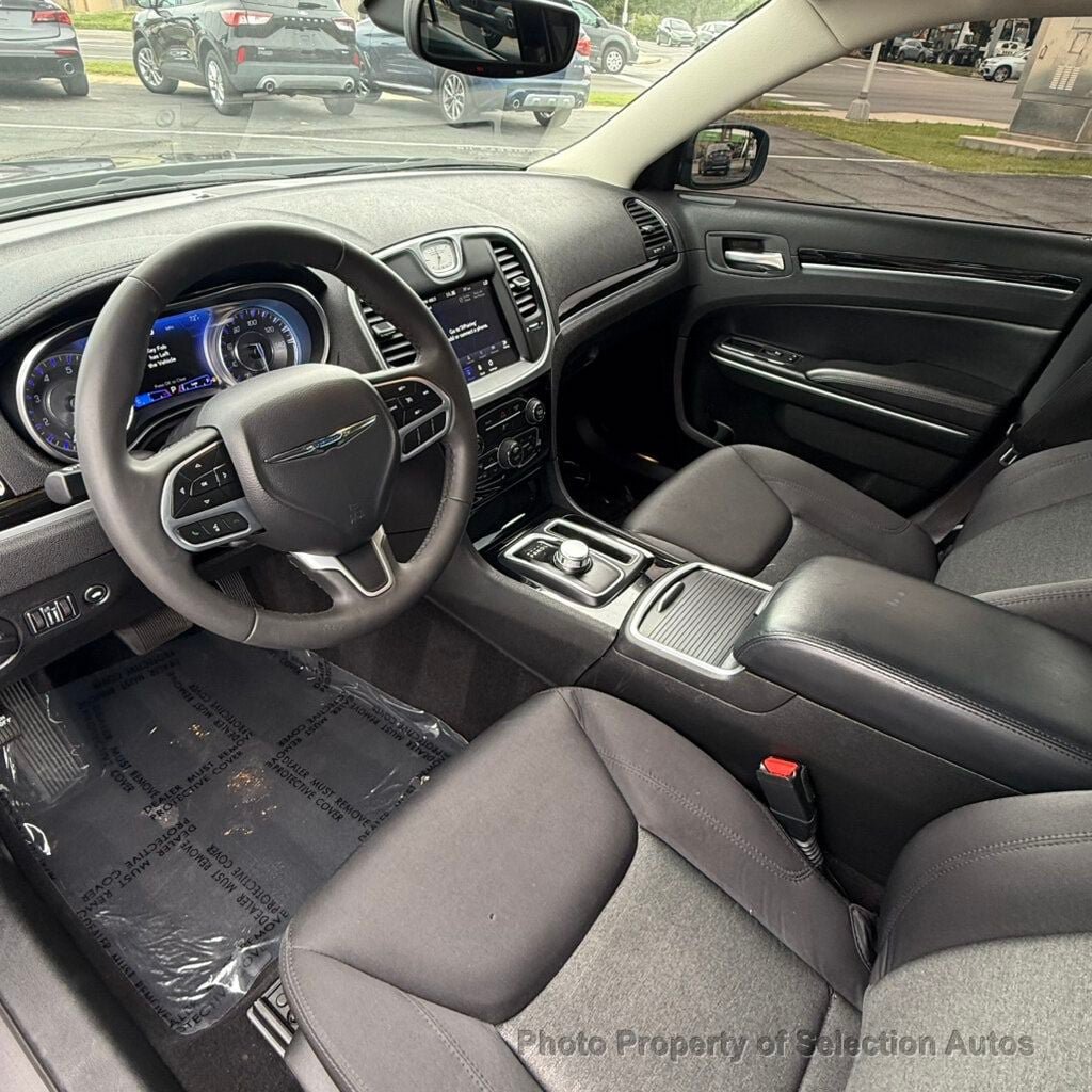 Used 2023 Chrysler 300 Touring w/ Sport Appearance Package RWD image 21