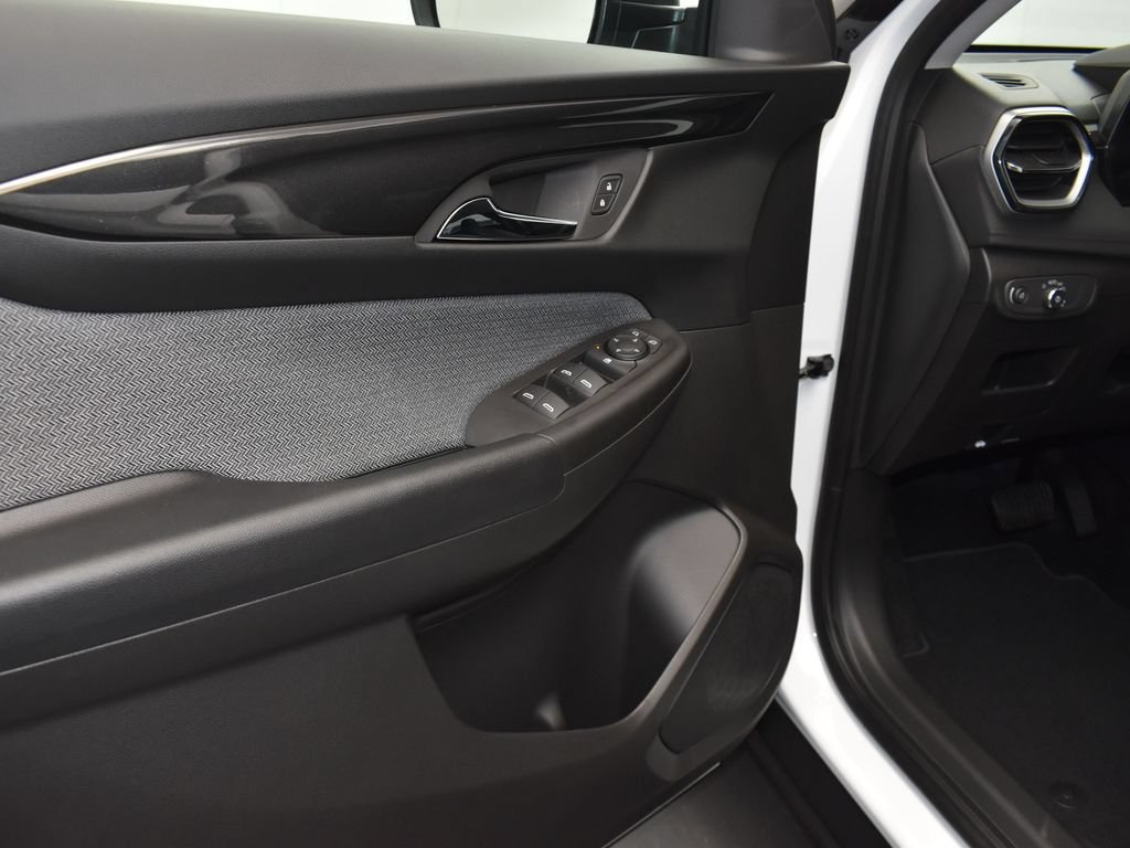 New 2025 Chevrolet TrailBlazer LS w/ LS Convenience Package FWD image 11