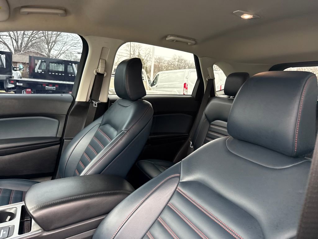 Used 2024 Ford Edge SEL w/ Sport Appearance Package image 26