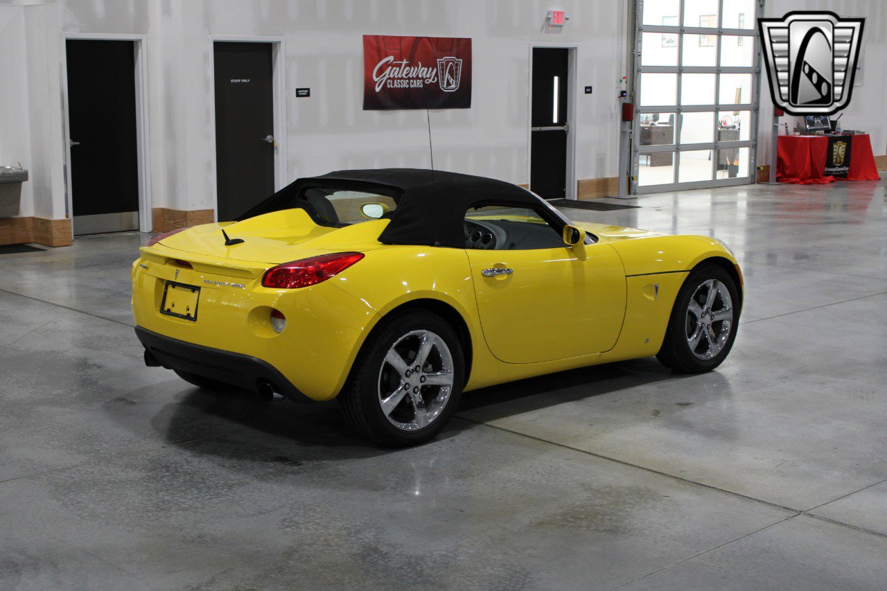Used 2008 Pontiac Solstice GXP w/ Premium Package image 15