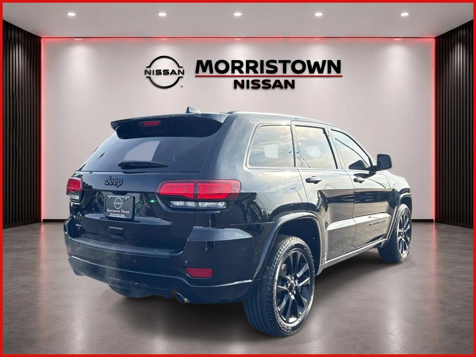 Used 2021 Jeep Grand Cherokee Laredo X AWD/4WD image 3