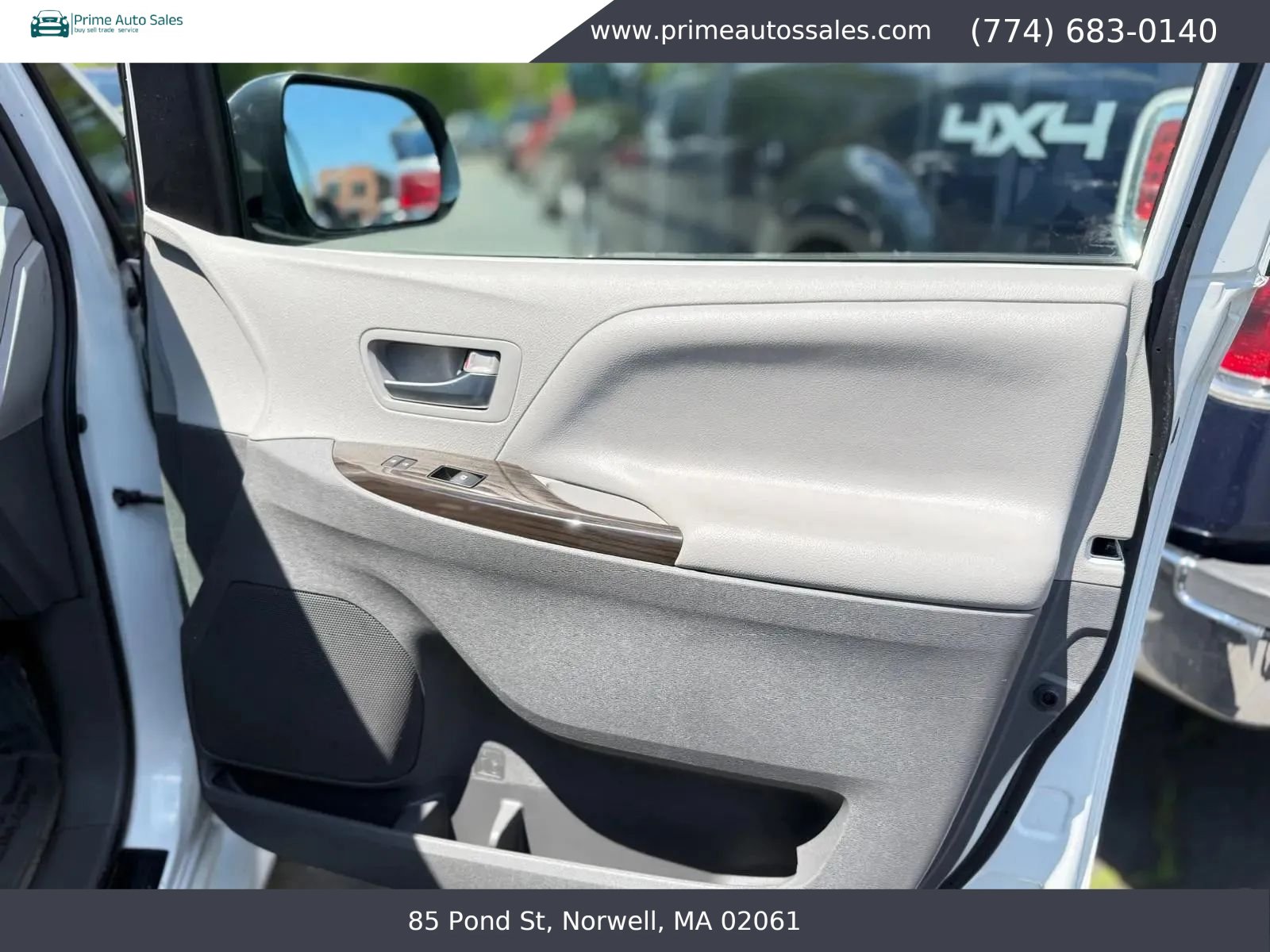 Used 2019 Toyota Sienna XLE w/ XLE Navigation Package FWD image 29