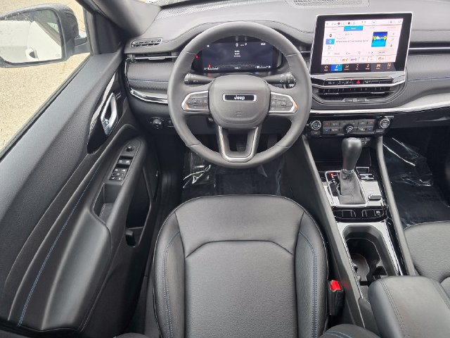 Used 2025 Jeep Compass Limited w/ High Altitude Package AWD/4WD image 4