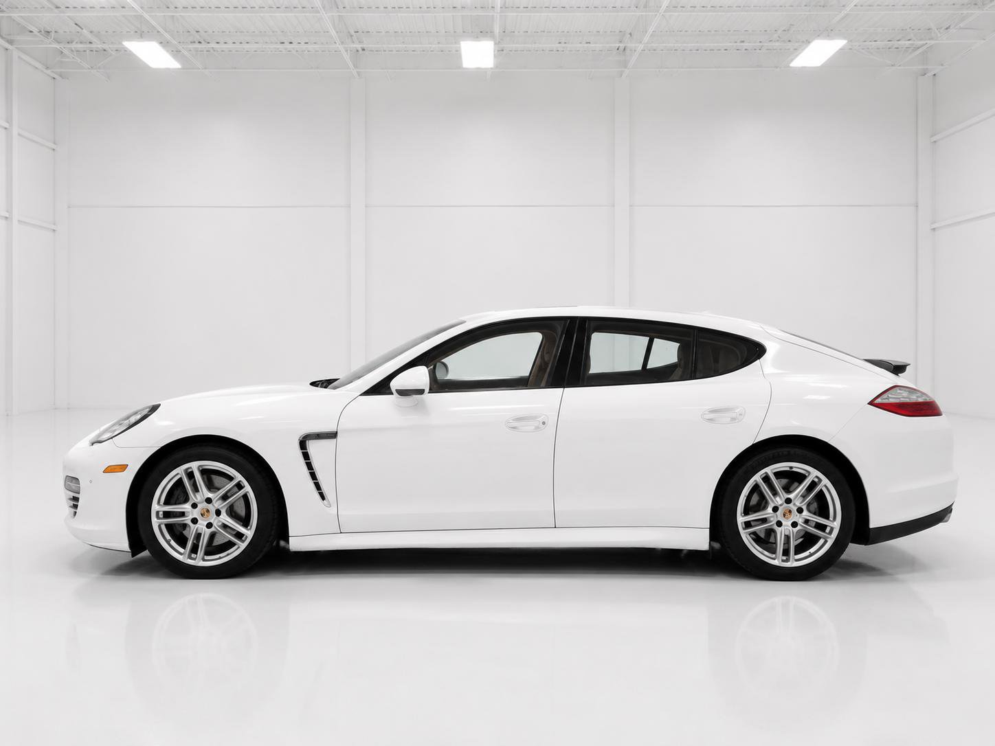 Used 2013 Porsche Panamera image 9