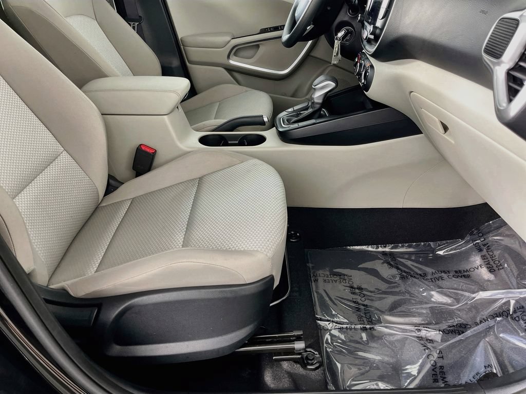 Used 2025 Kia Soul LX FWD image 33