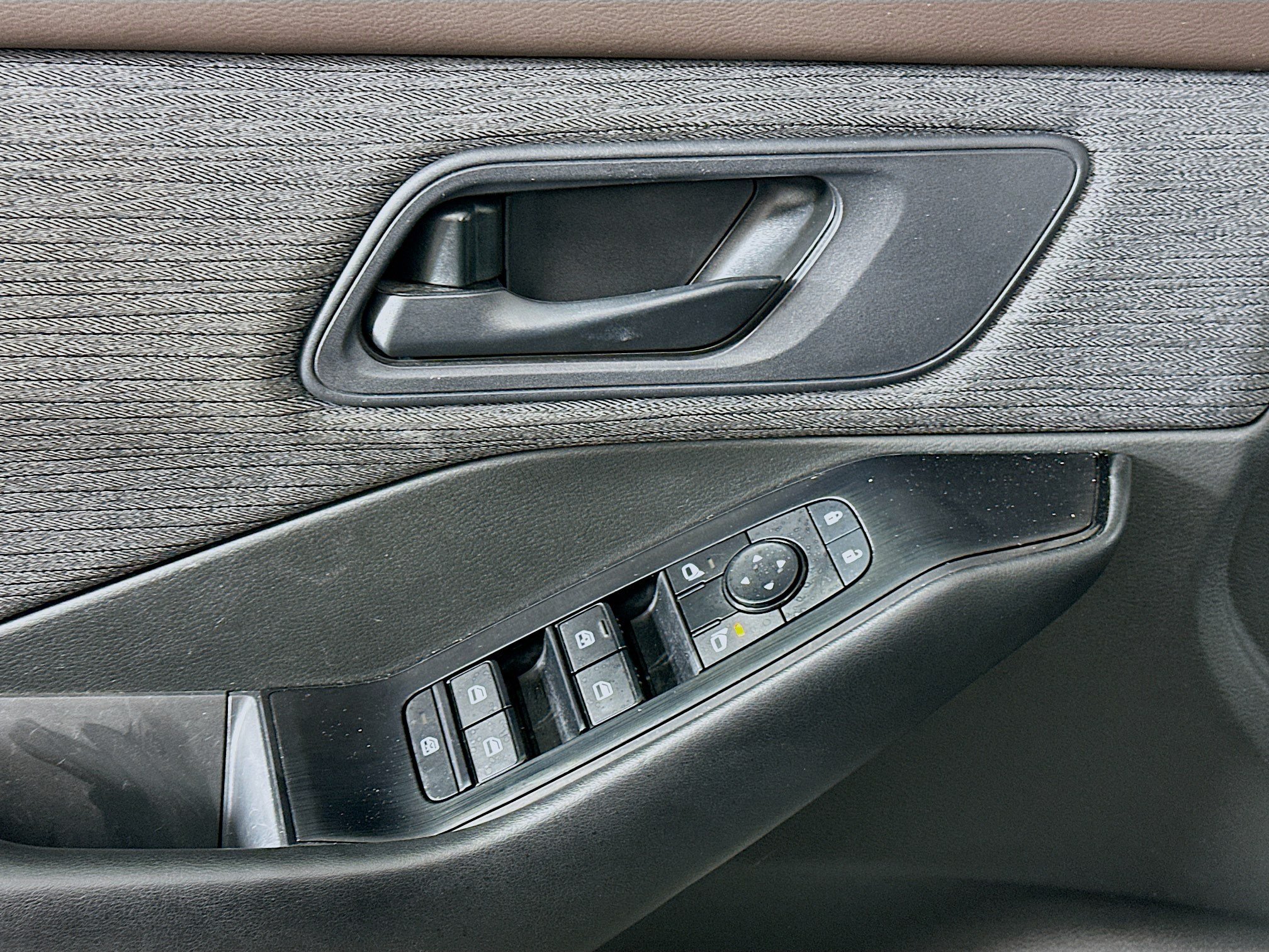 Used 2023 Nissan Rogue S FWD image 15