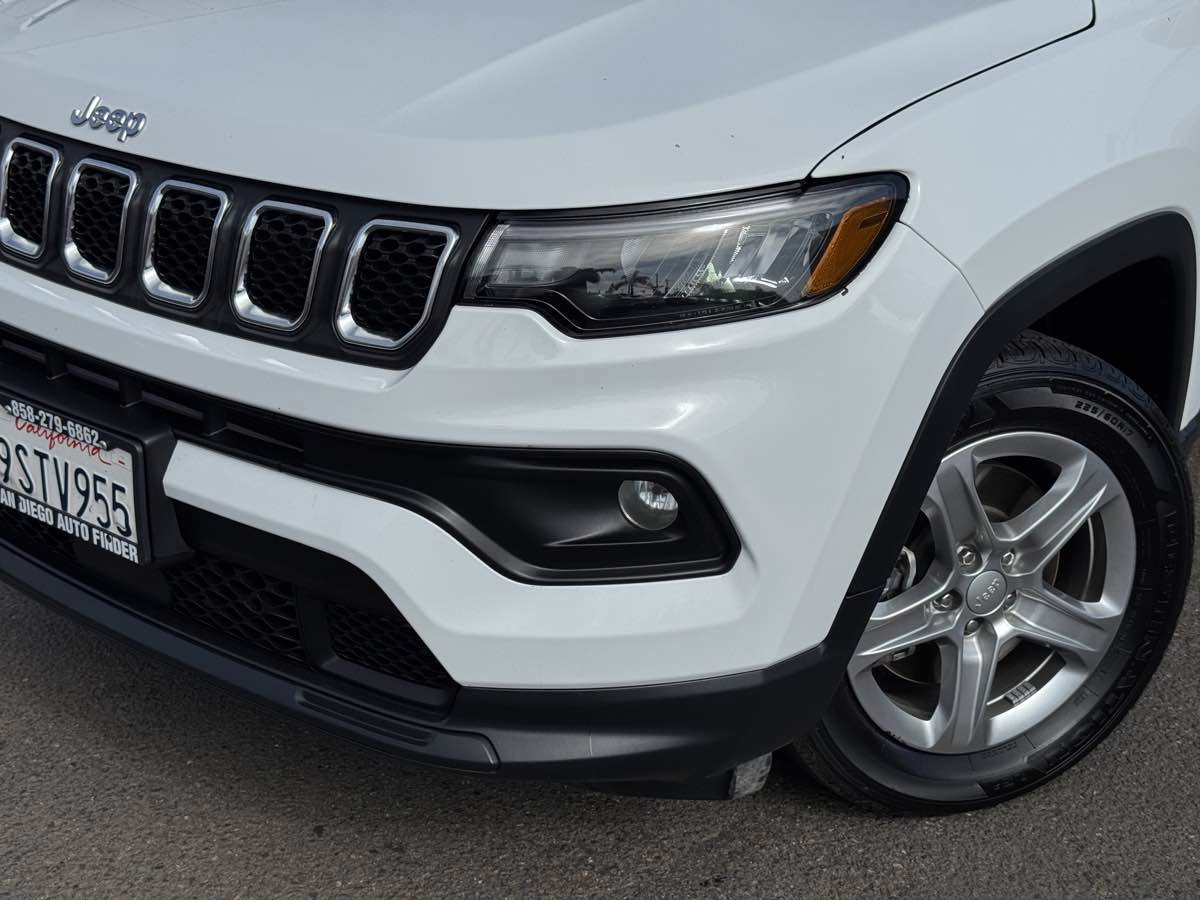 Used 2024 Jeep Compass Latitude AWD/4WD image 3
