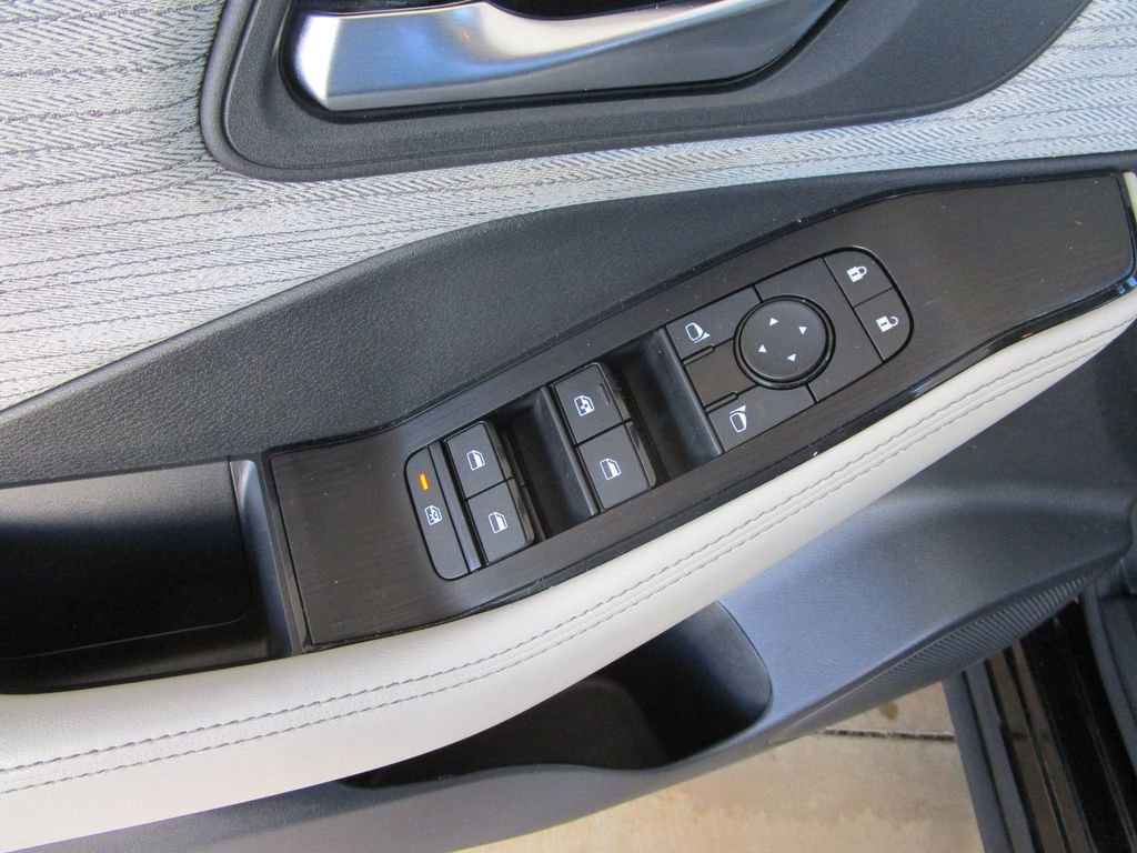 Used 2023 Nissan Rogue SV image 18