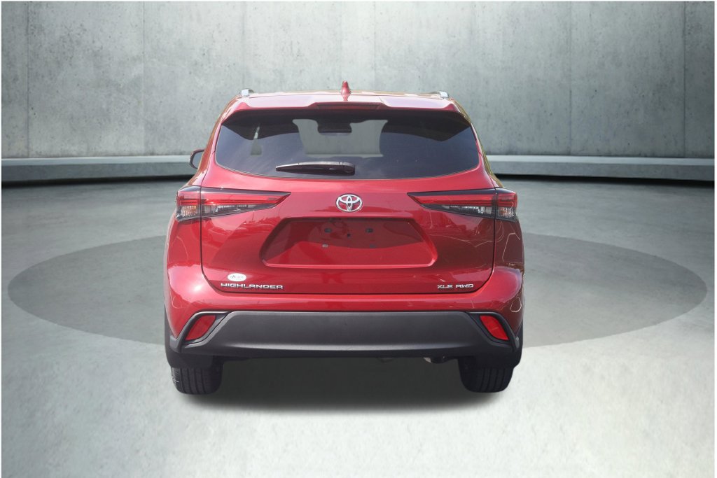 Used 2021 Toyota Highlander XLE AWD/4WD image 12