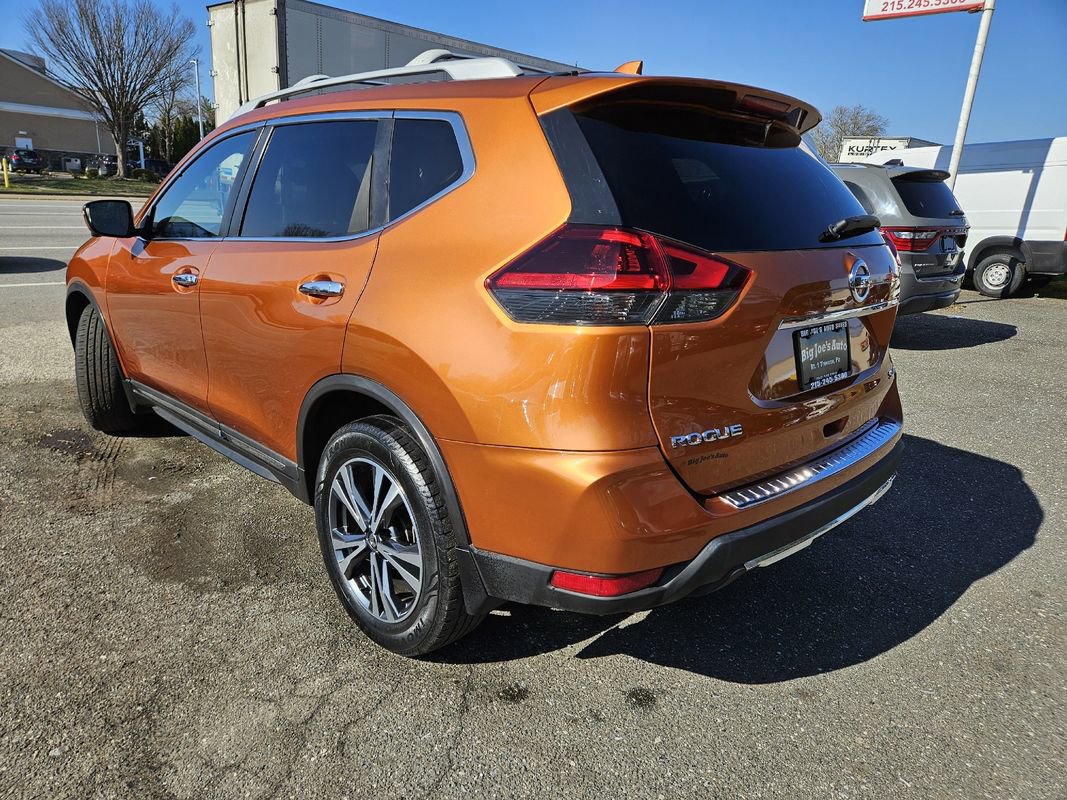 Used 2018 Nissan Rogue SL w/ Premium Package image 3