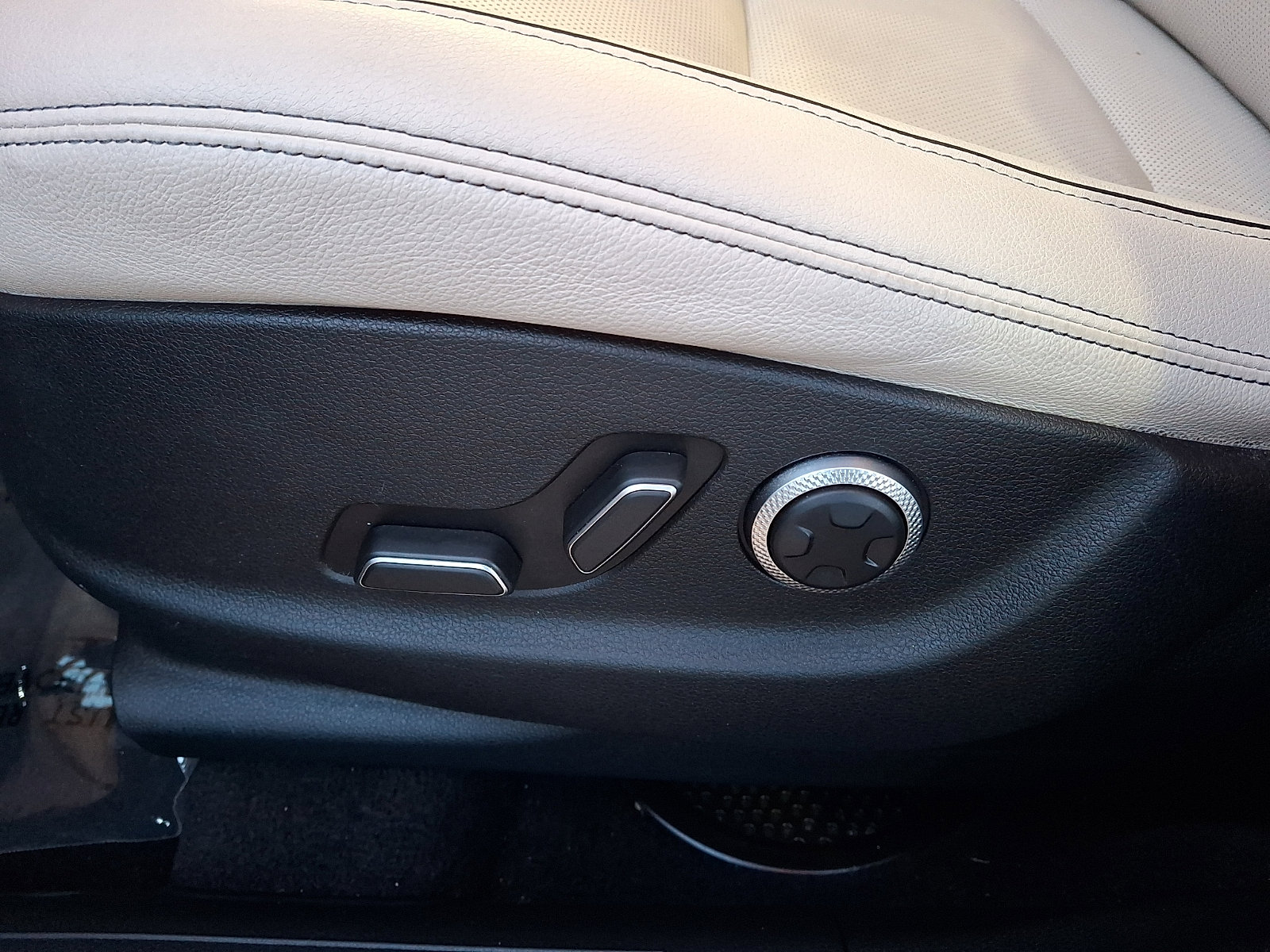 Certified 2025 Genesis GV70 2.5T w/ Advanced Package image 16