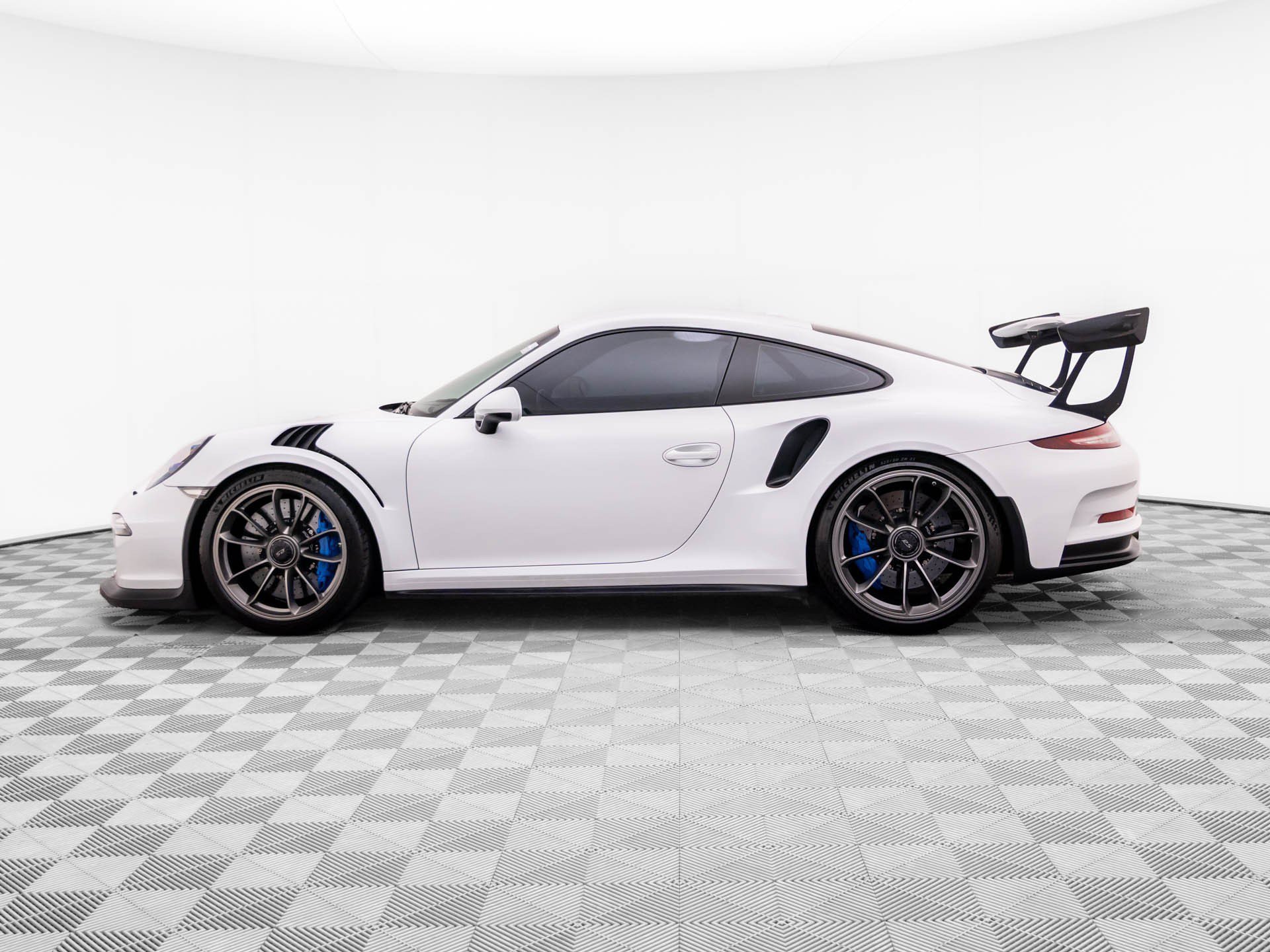 Used 2016 Porsche 911 GT3 RS RWD image 2