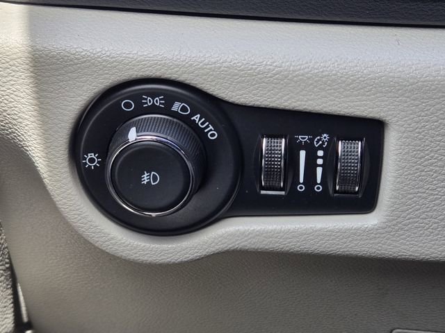 Used 2023 Chrysler Pacifica Touring-L image 21