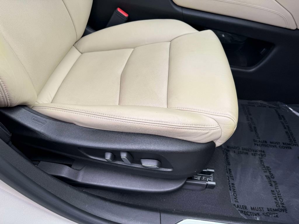 Used 2017 Cadillac XT5 Luxury w/ Driver Awareness Package image 15