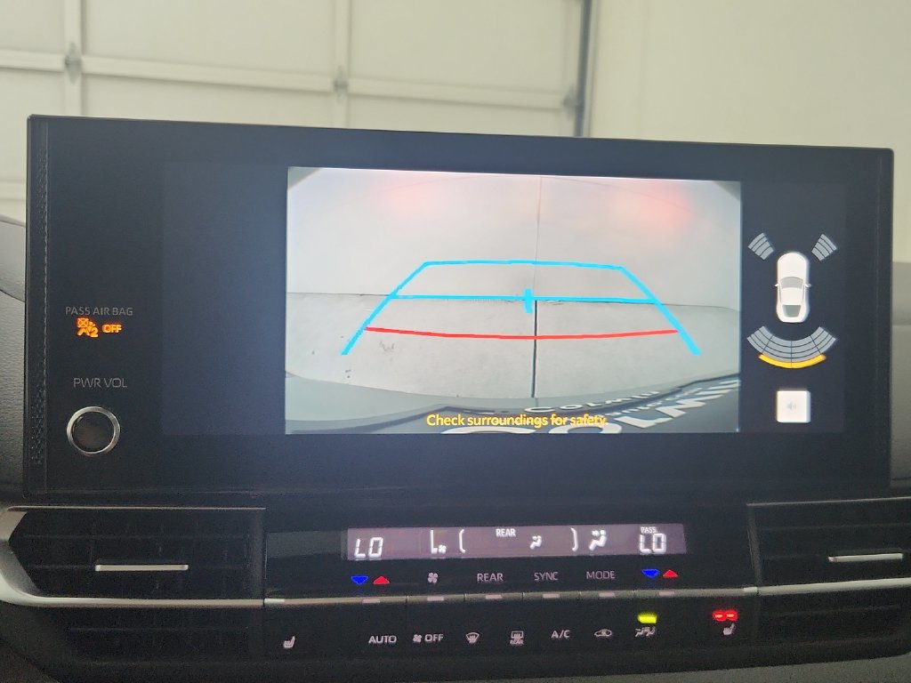 Used 2025 Toyota Sienna XLE FWD image 27
