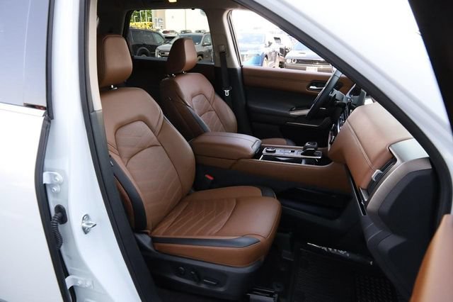 Certified 2025 Nissan Pathfinder Platinum AWD/4WD image 28