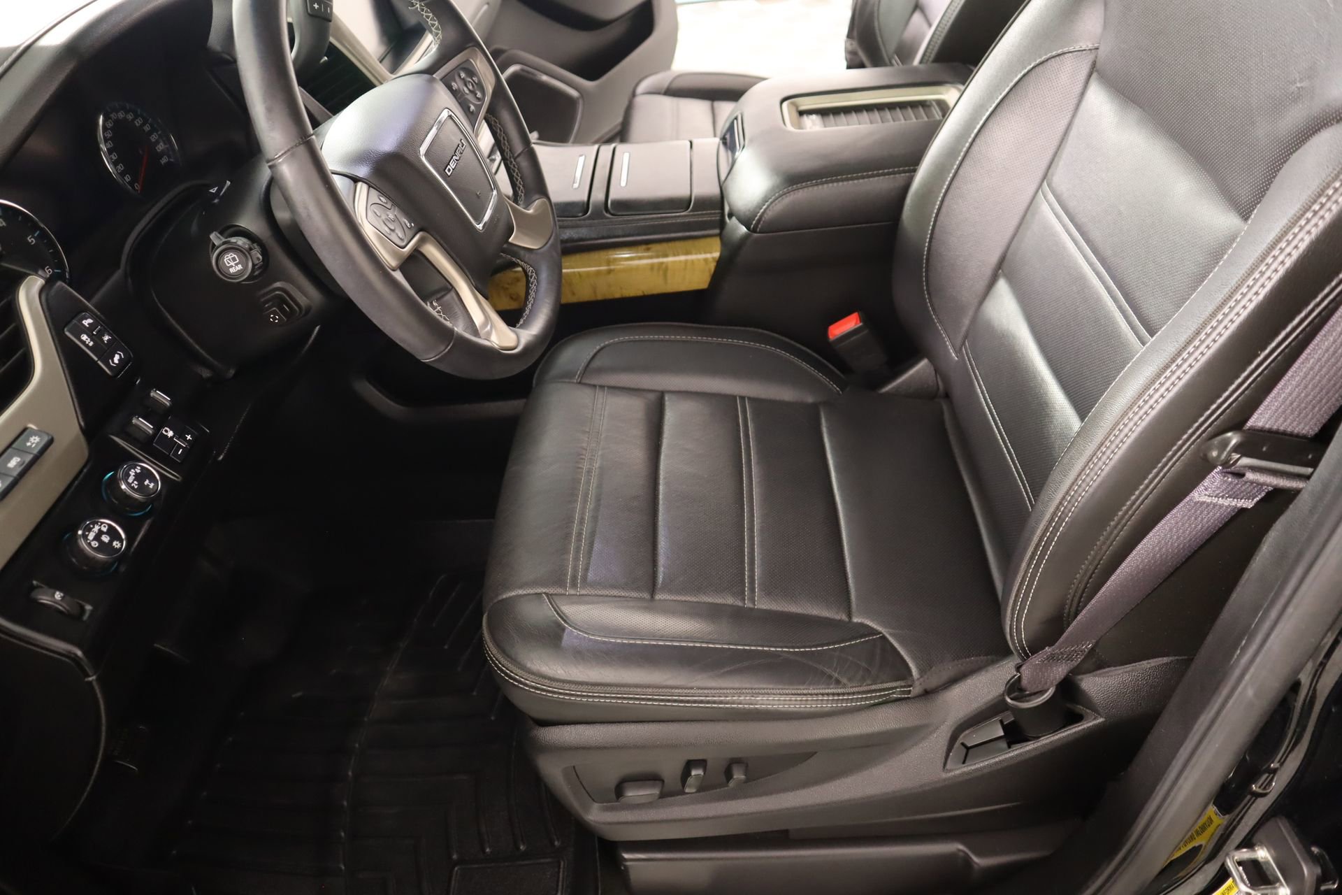 Used 2017 GMC Yukon Denali w/ Open Road Package image 12
