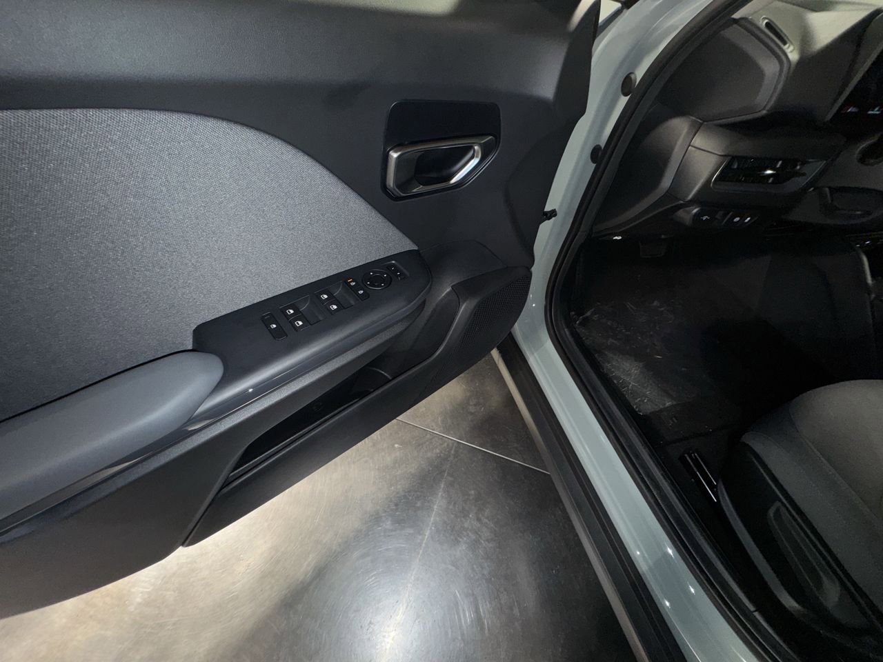 Certified 2025 Kia K4 EX image 16