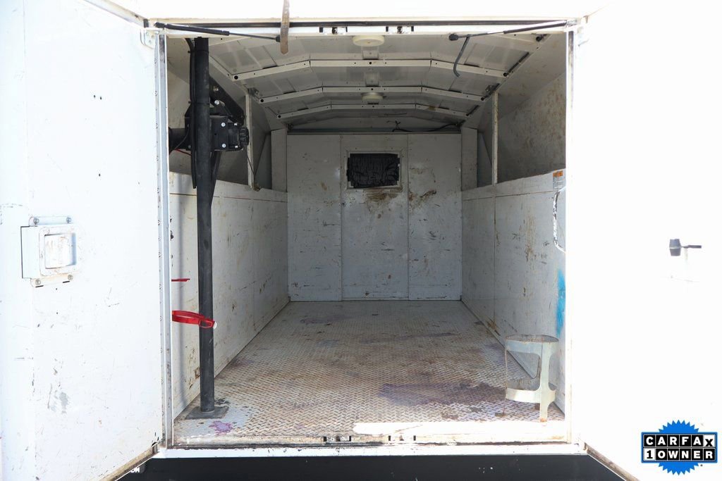 Used 2018 Chevrolet Express 3500 RWD image 9