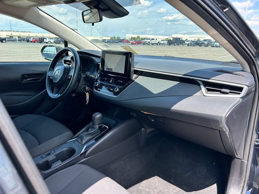 Used 2025 Toyota Corolla LE FWD image 10