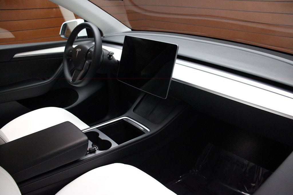 Used 2023 Tesla Model Y Long Range AWD/4WD image 17