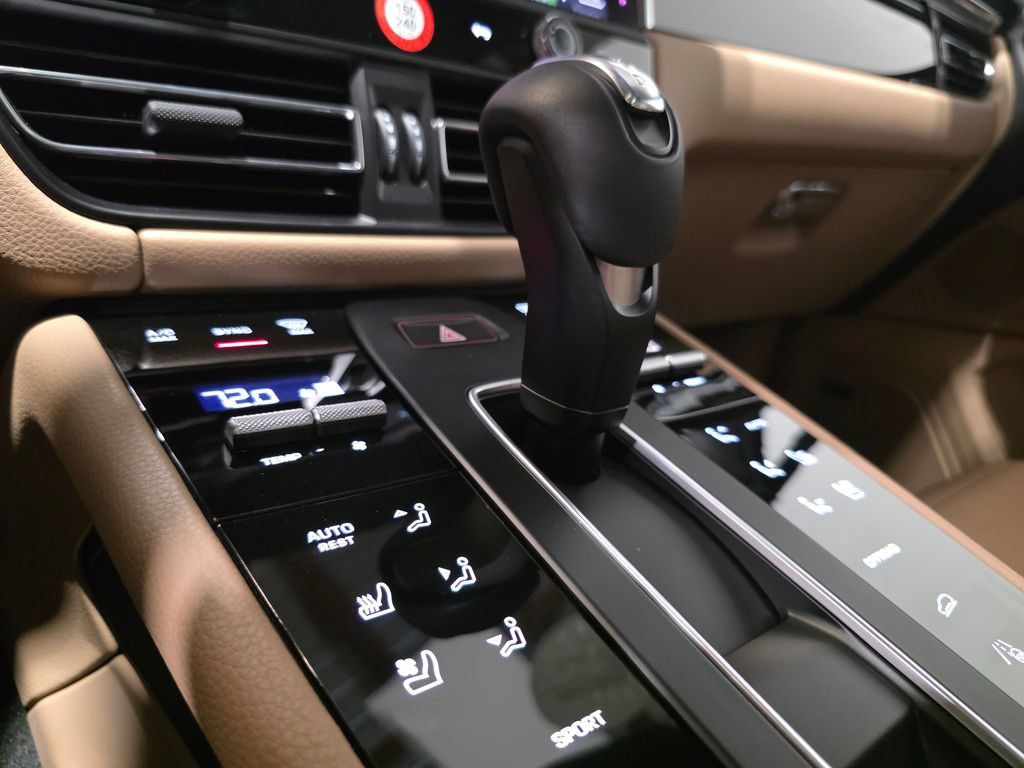 Certified 2026 Porsche Macan AWD/4WD image 25