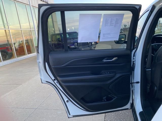 Certified 2024 Jeep Grand Cherokee L Laredo image 21