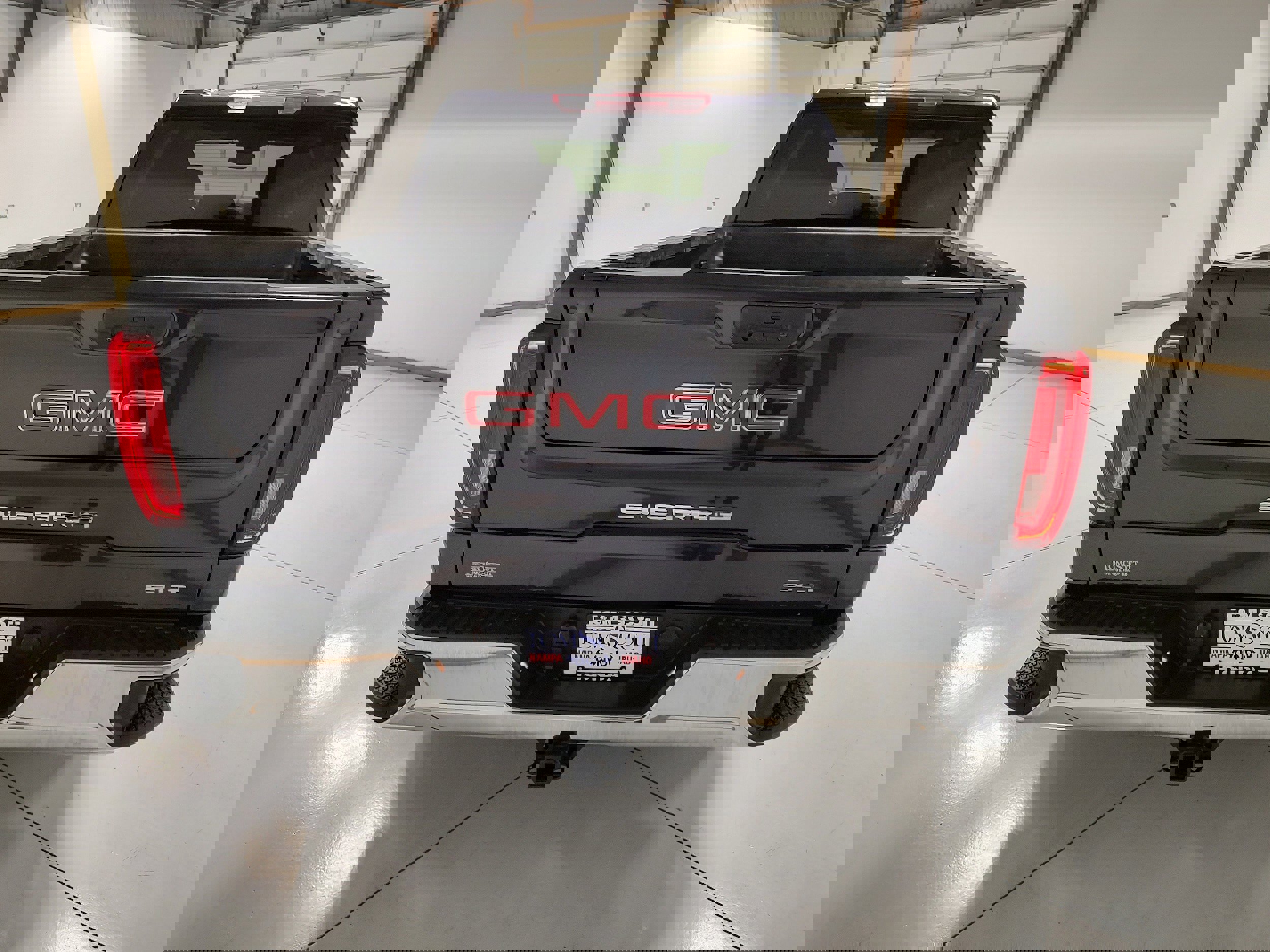 Used 2025 GMC Sierra 1500 SLT image 12