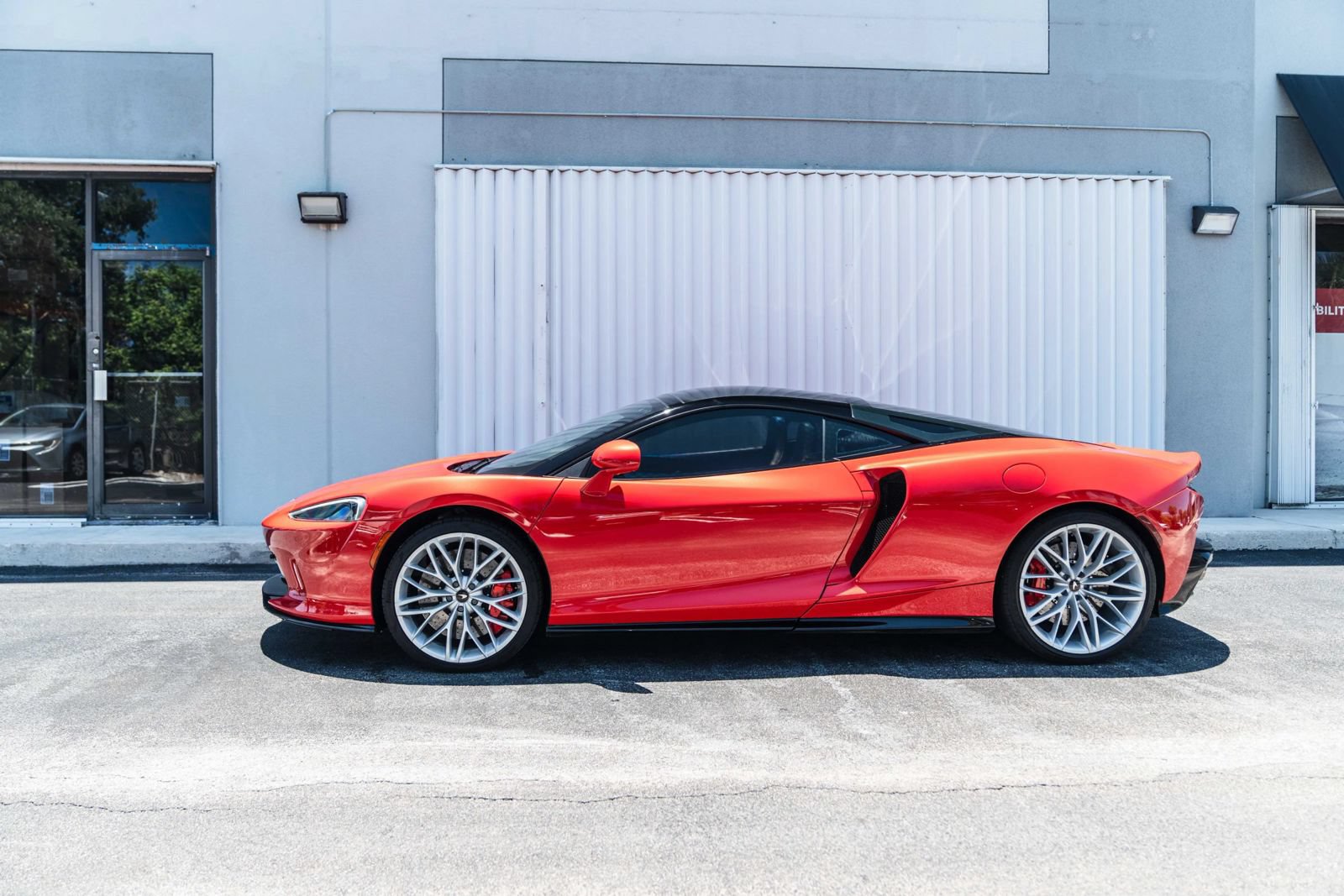 Used 2023 McLaren GT RWD image 5