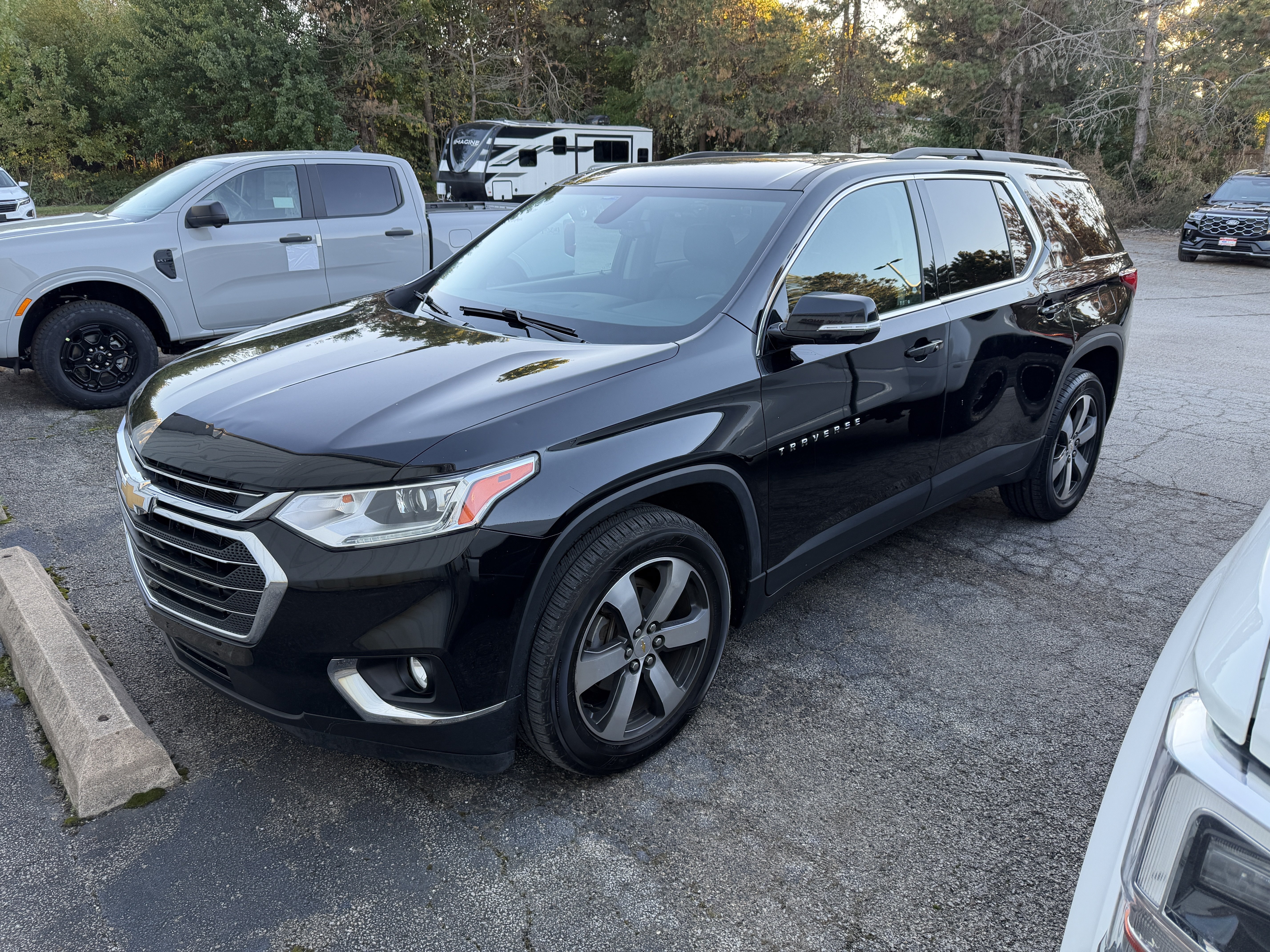 Used 2020 Chevrolet Traverse LT w/ LT Premium Package AWD/4WD image 5