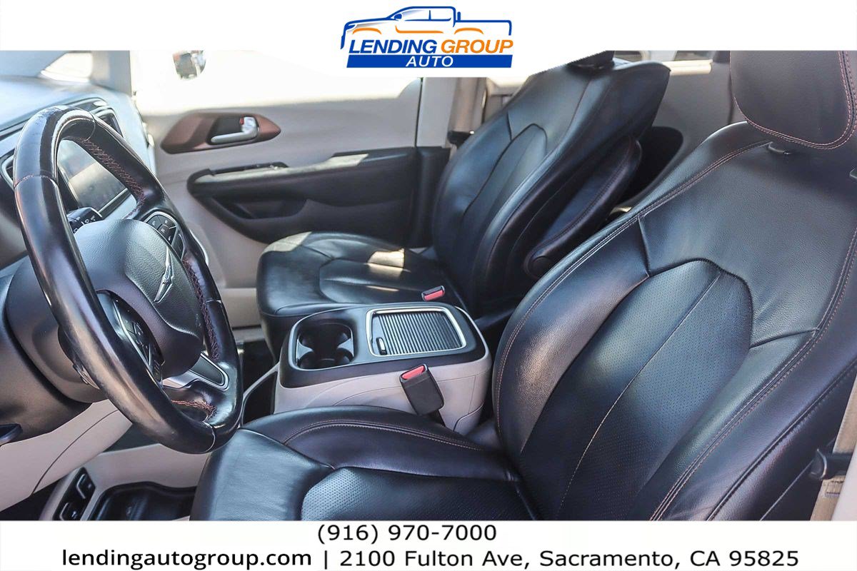 Used 2018 Chrysler Pacifica Touring-L Plus image 17