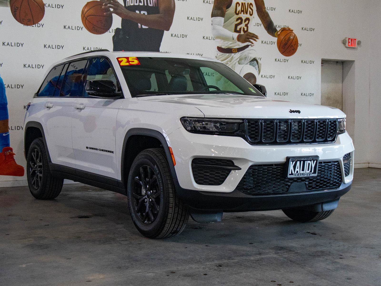 Used 2025 Jeep Grand Cherokee Altitude image 19