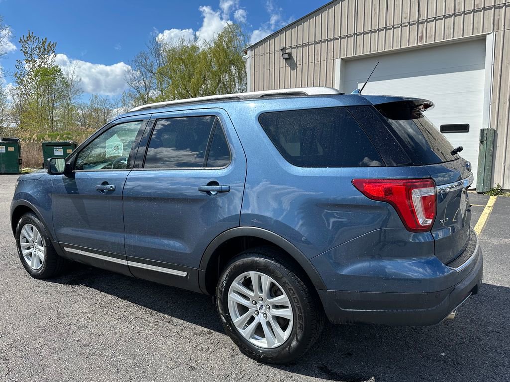 Used 2018 Ford Explorer XLT w/ Equipment Group 202A AWD/4WD image 17