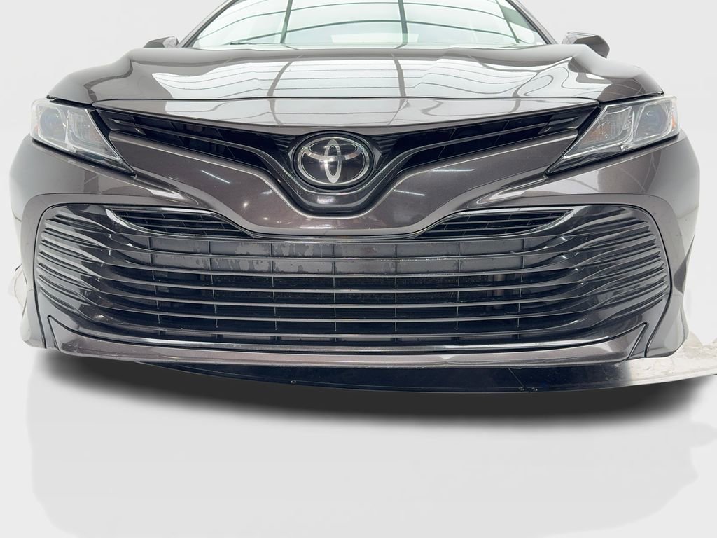 Used 2020 Toyota Camry LE image 6