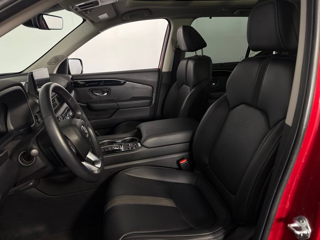 Used 2025 Honda Pilot Touring image 14