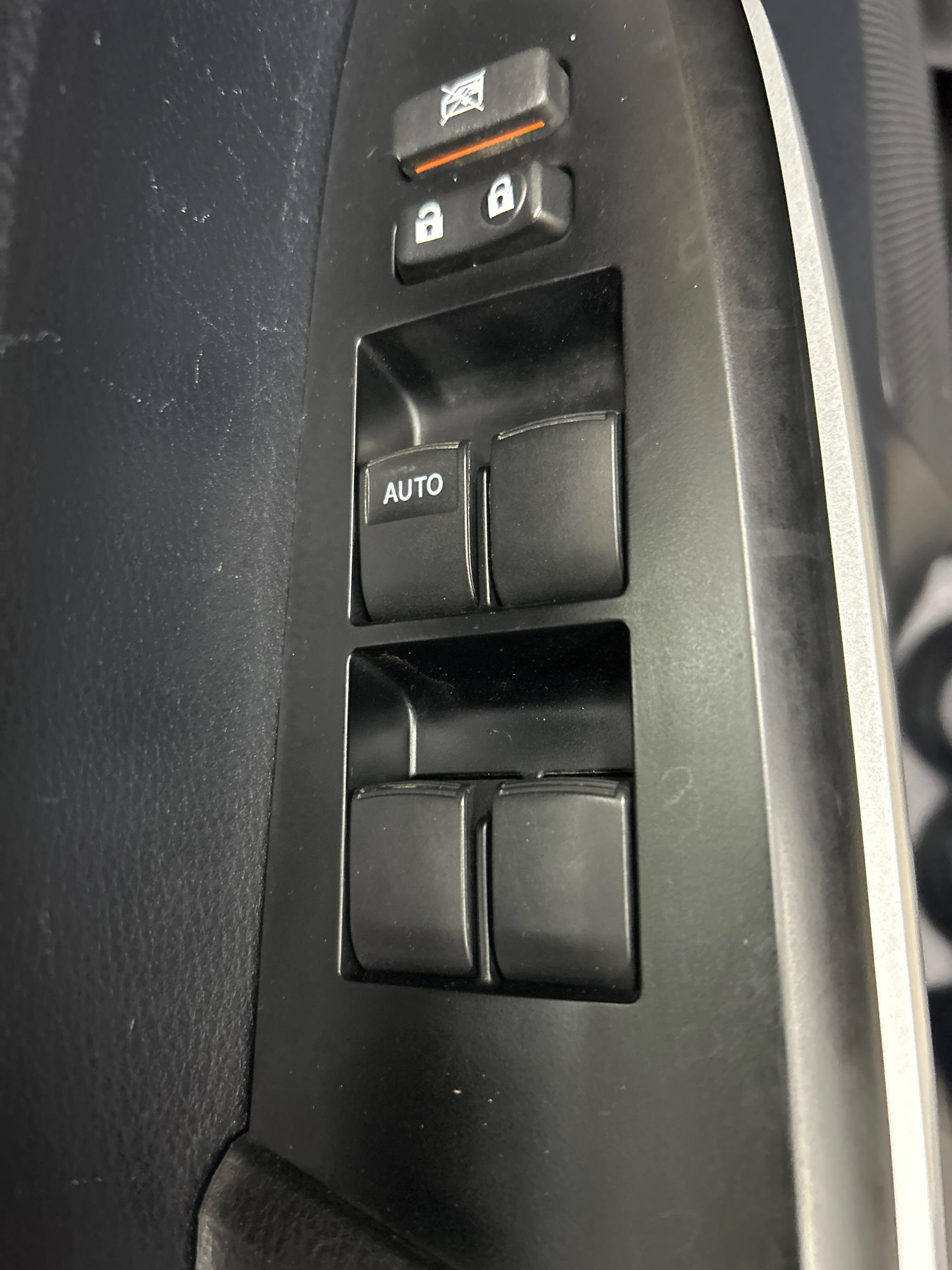 Used 2014 Toyota Tundra SR5 AWD/4WD image 9