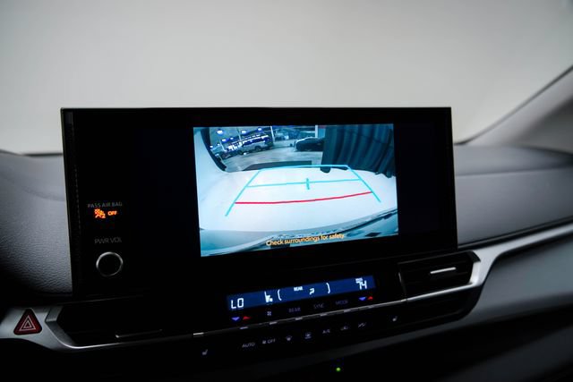 Used 2025 Toyota Sienna XLE FWD image 4