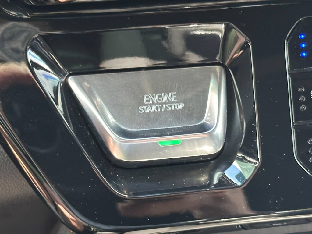 Used 2025 GMC Sierra 1500 AT4 w/ Technology Package AWD/4WD image 17