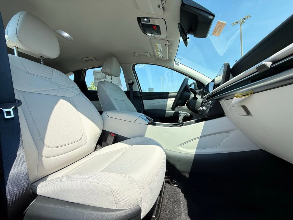Used 2025 Hyundai Tucson SE image 17
