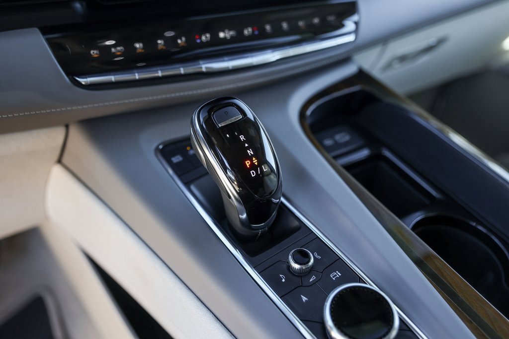 Used 2024 Cadillac Escalade Premium Luxury Platinum w/ Heavy-Duty Trailer Package image 31