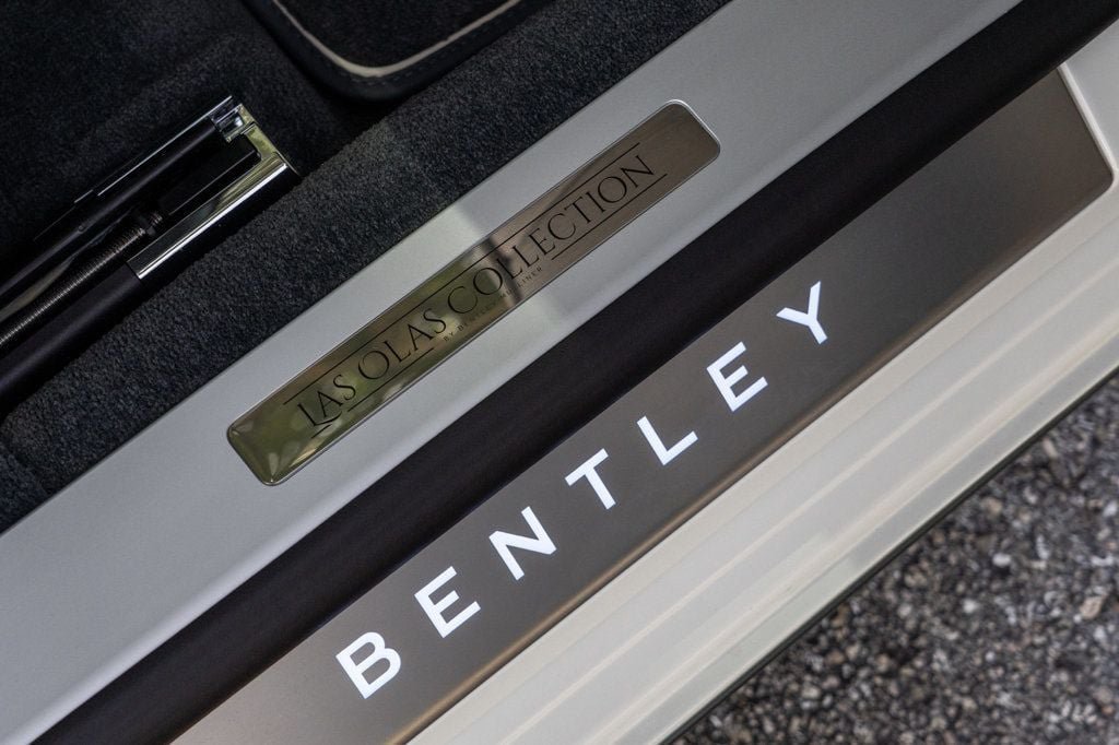 Used 2023 Bentley Flying Spur Azure AWD/4WD image 24