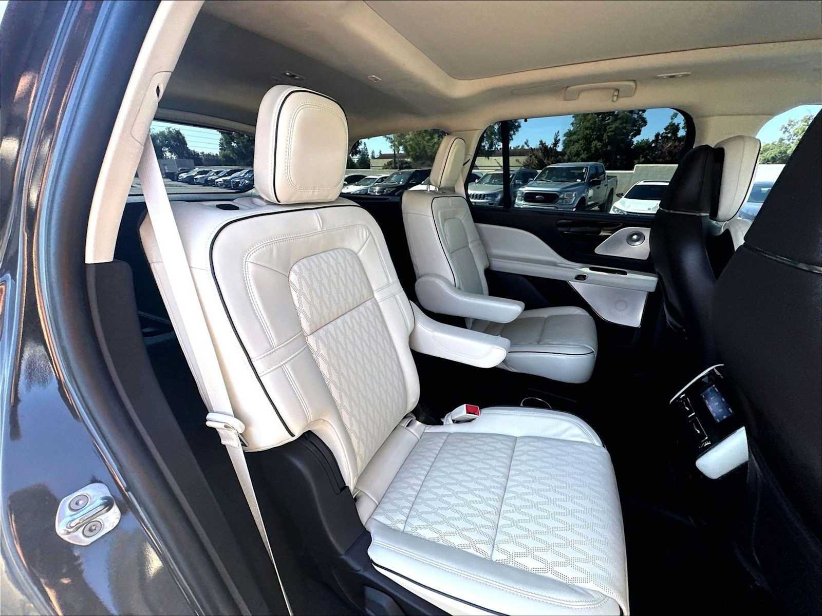 Used 2023 Lincoln Aviator Black Label AWD/4WD image 28