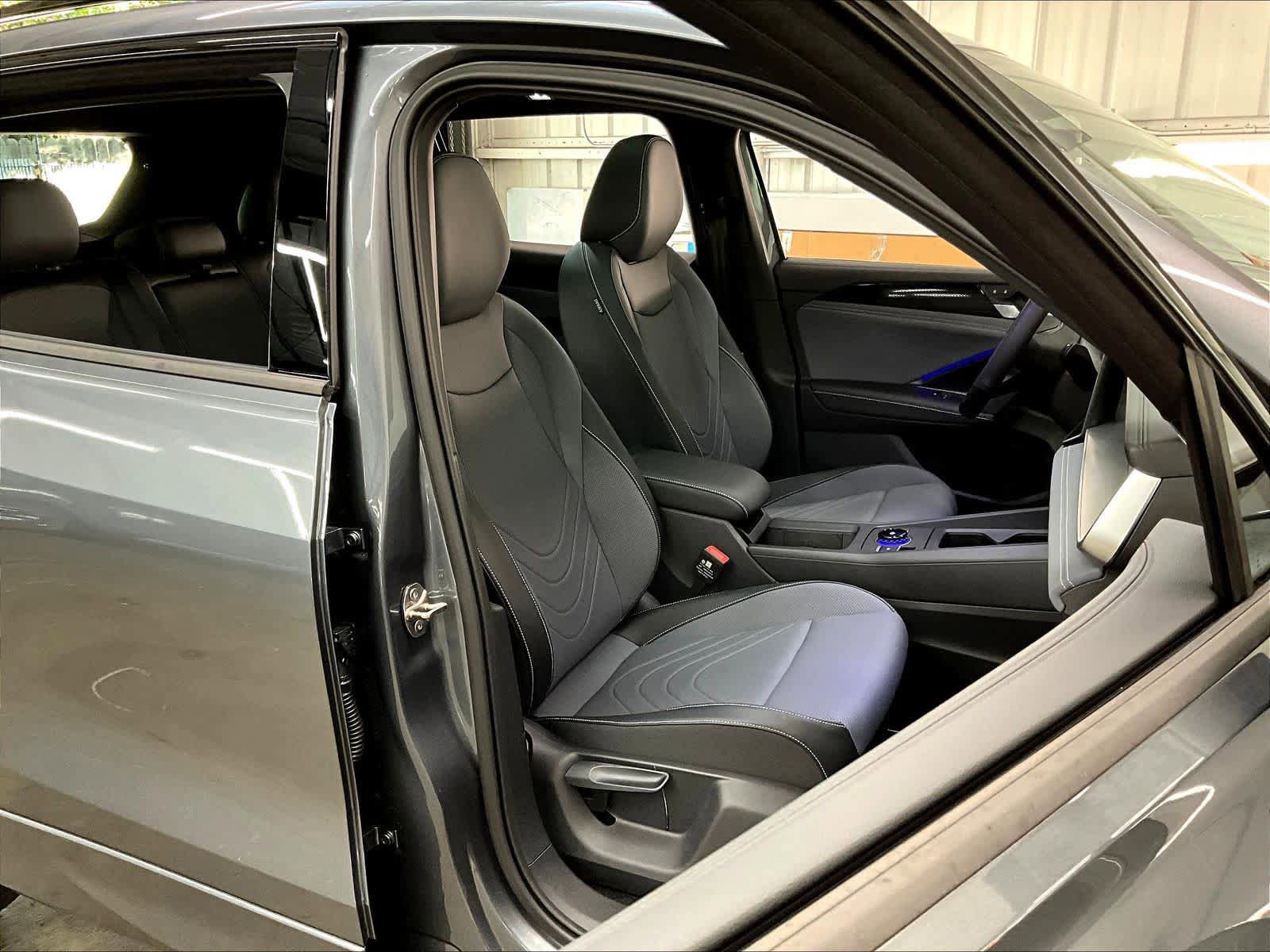 New 2026 Volkswagen Tiguan SE R-Line AWD/4WD image 30