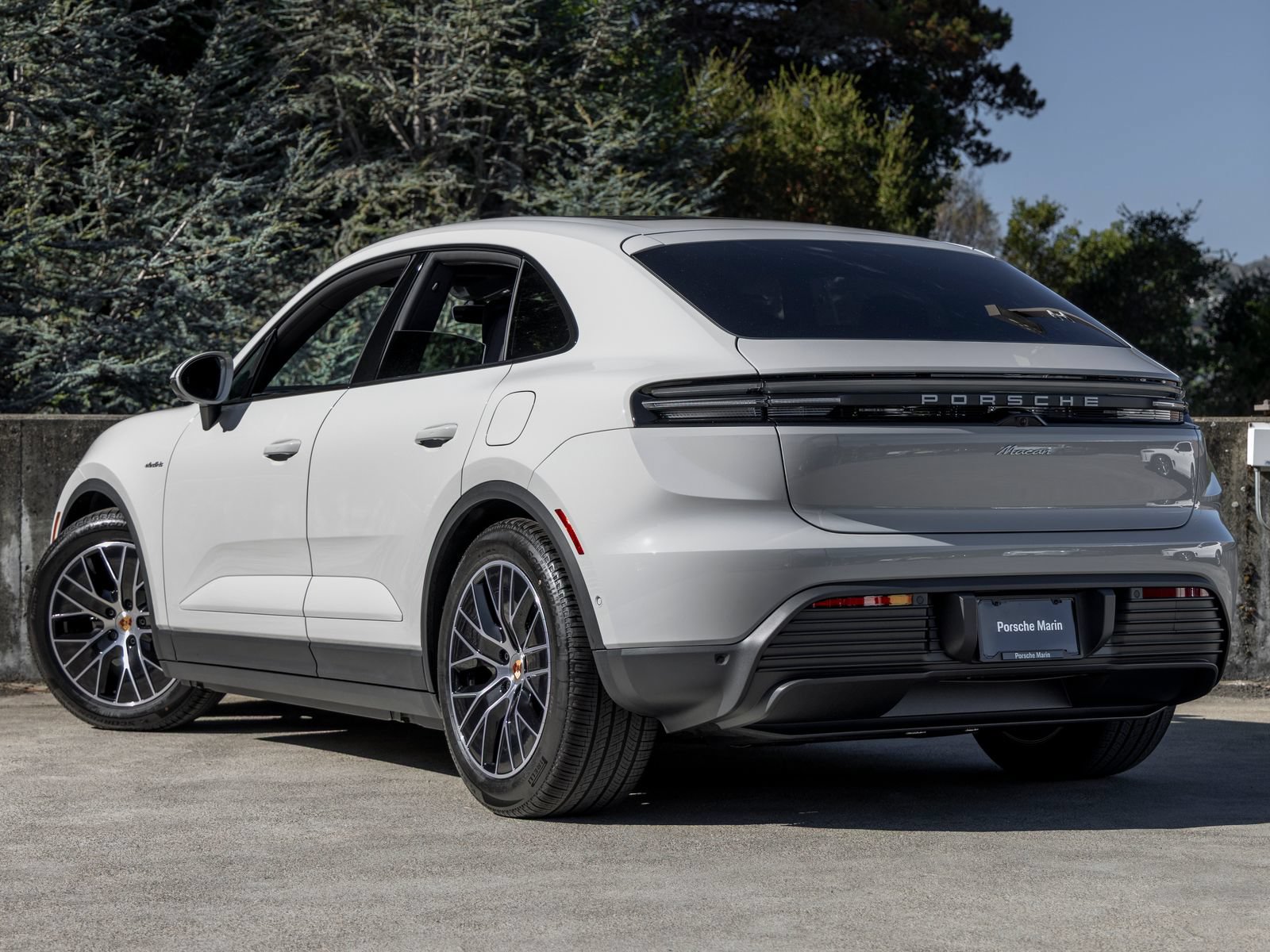New 2026 Porsche Macan Electric RWD image 3
