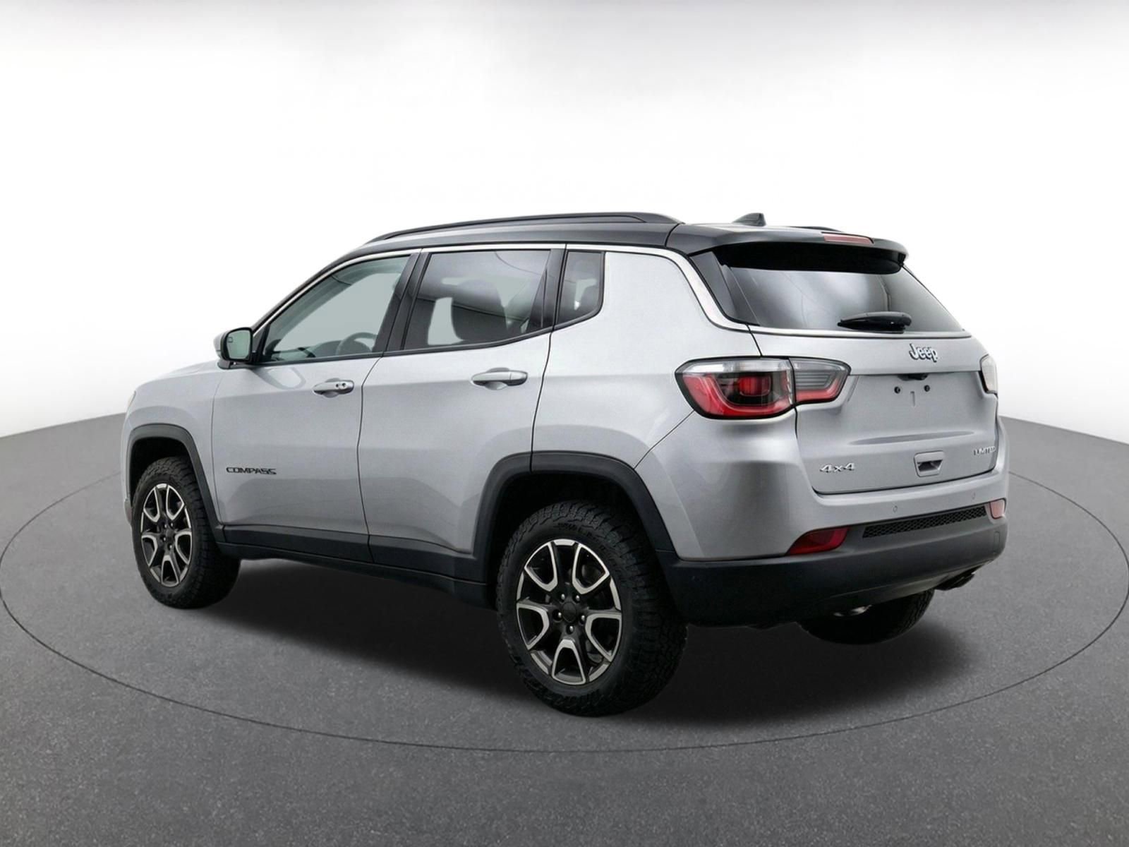 Used 2025 Jeep Compass Trailhawk AWD/4WD image 7