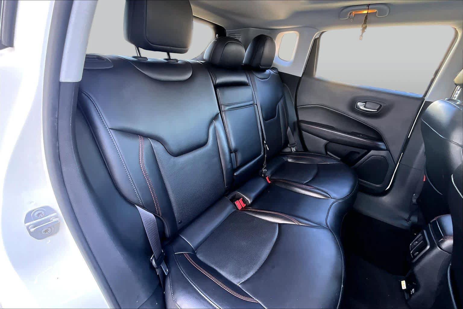 Used 2019 Jeep Compass Trailhawk w/ Leather Interior Group AWD/4WD image 18