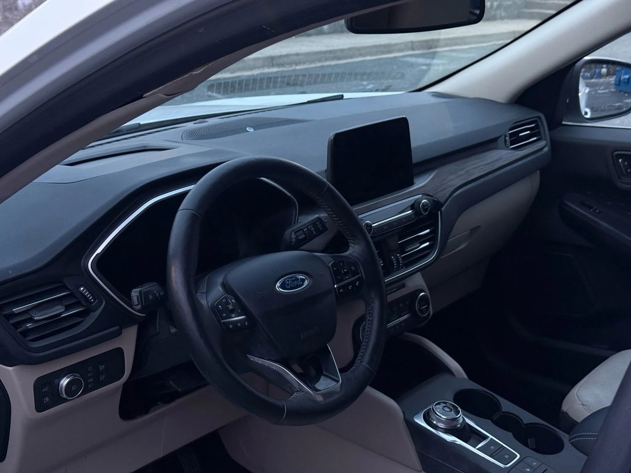 Used 2020 Ford Escape Titanium image 18