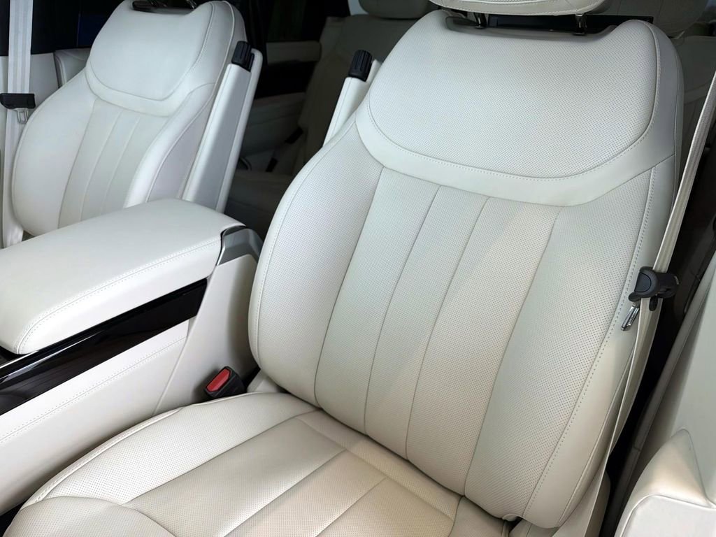 New 2025 Land Rover Range Rover Long Wheelbase Autobiography image 19