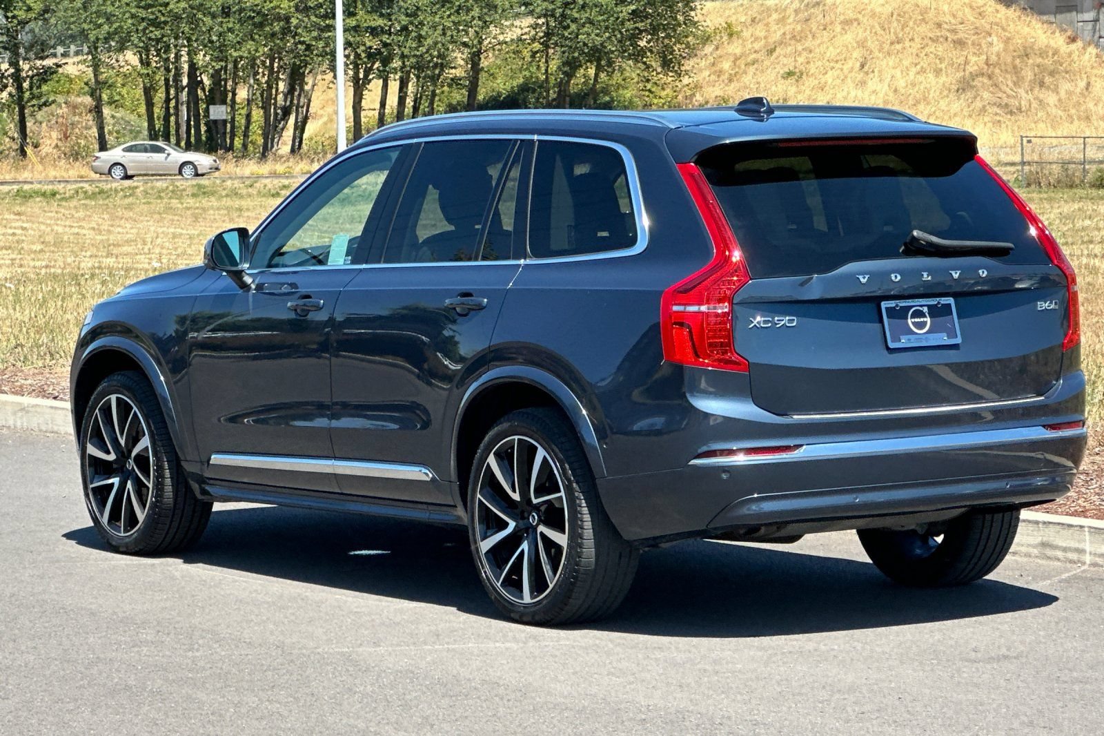 Used 2023 Volvo XC90 B6 Plus w/ Protection Package Premier AWD/4WD image 5