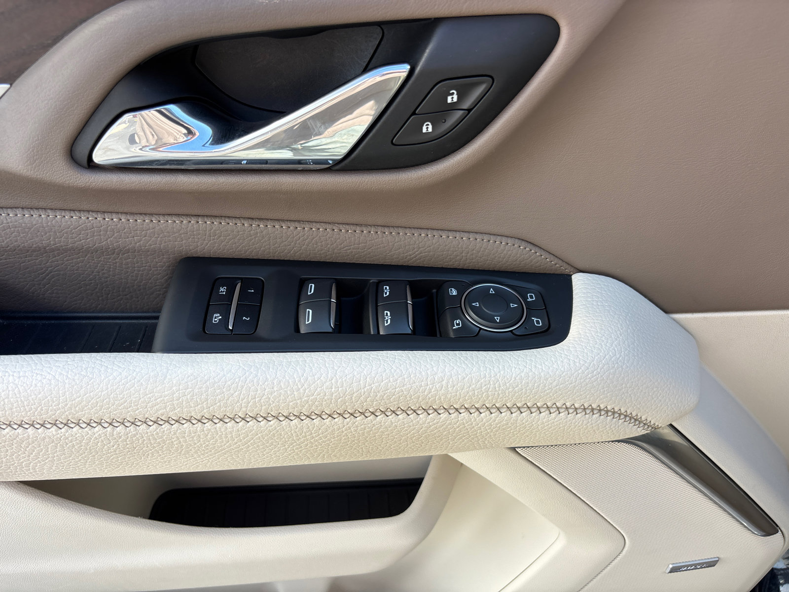 Used 2021 GMC Yukon Denali w/ Denali Premium Package image 13